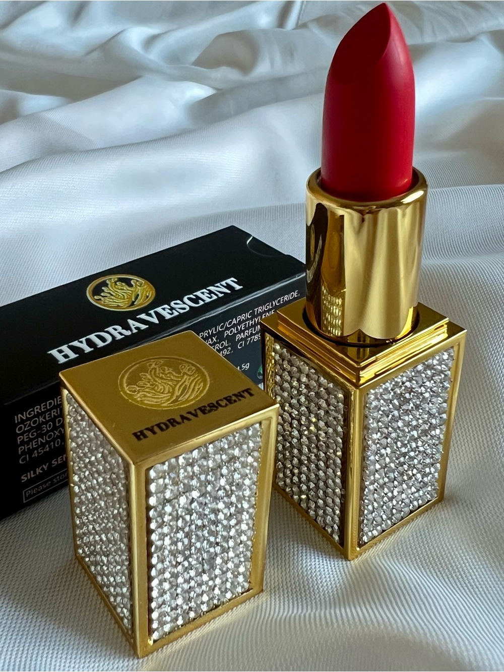 HYDRAVESCENT lipstick- Regal Rouge - Picture 2 of 6